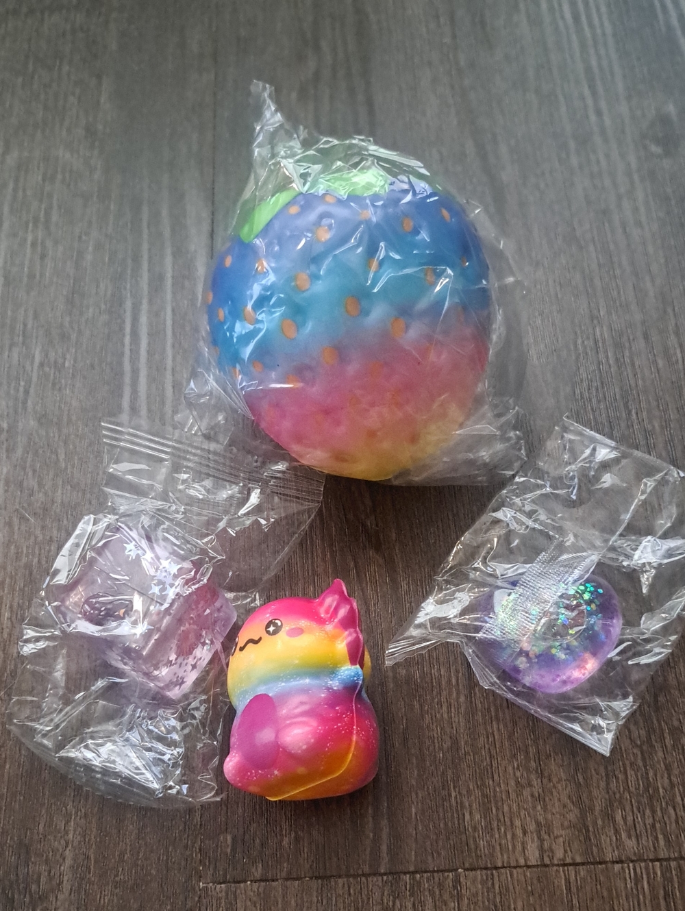 Viral Squishy Strawberry & NeeDoh-Inspired Fidget Bundle – 4 Pieces New